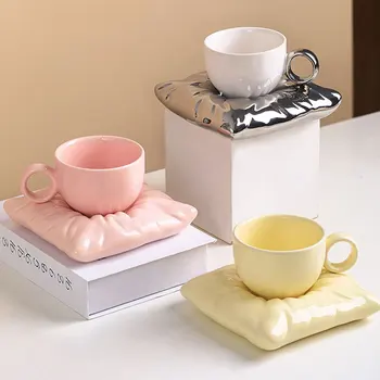 Чашата за кафе с Блюдцем Дизайн Възглавници Керамични Домашен Офис Посуда За Напитки Персонализирани Комплект Чаени Чаши Креативен Подарък за Рожден Ден